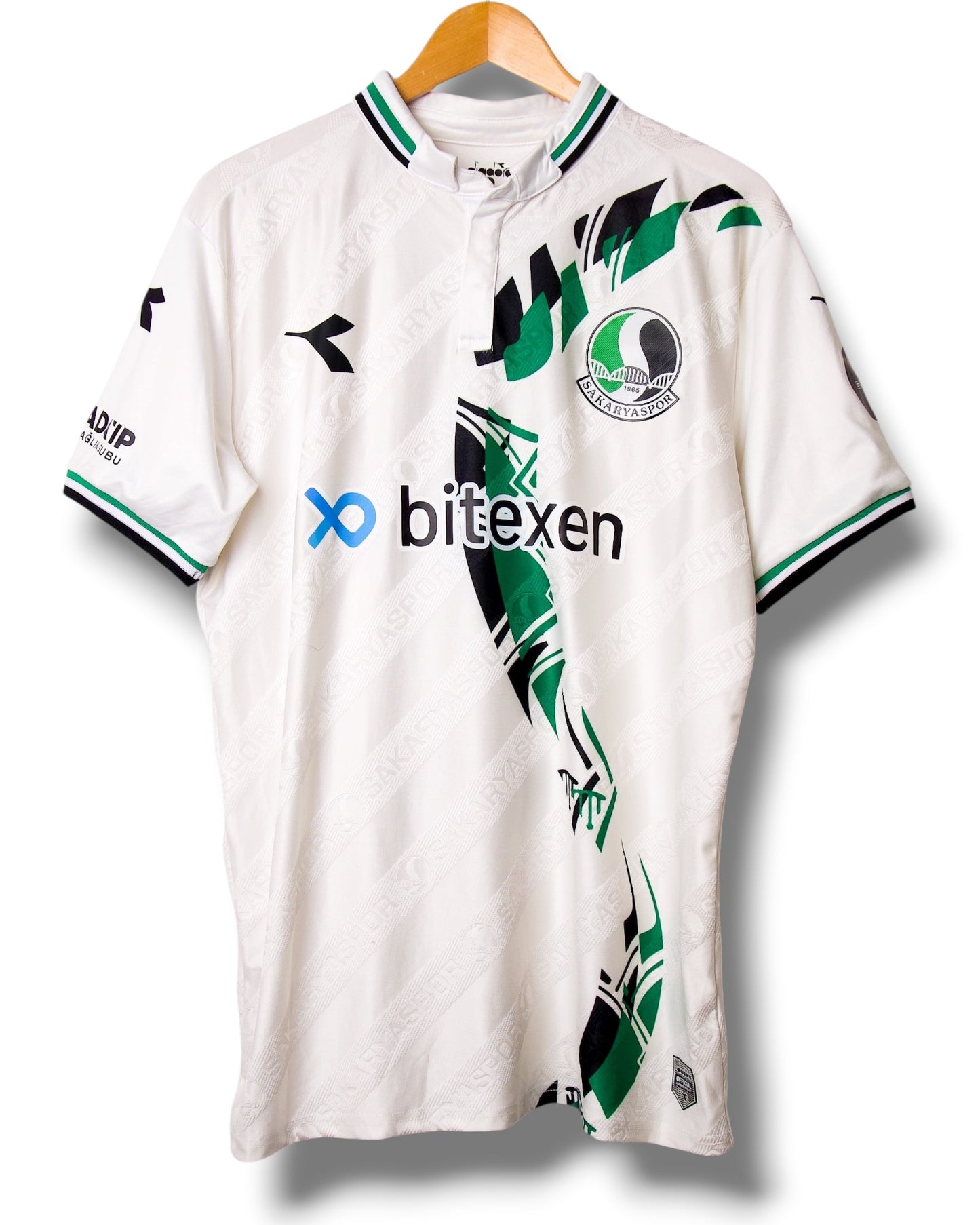 Sakaryaspor 2022/2023 Uit Shirt Kabongo K. #4 (L)